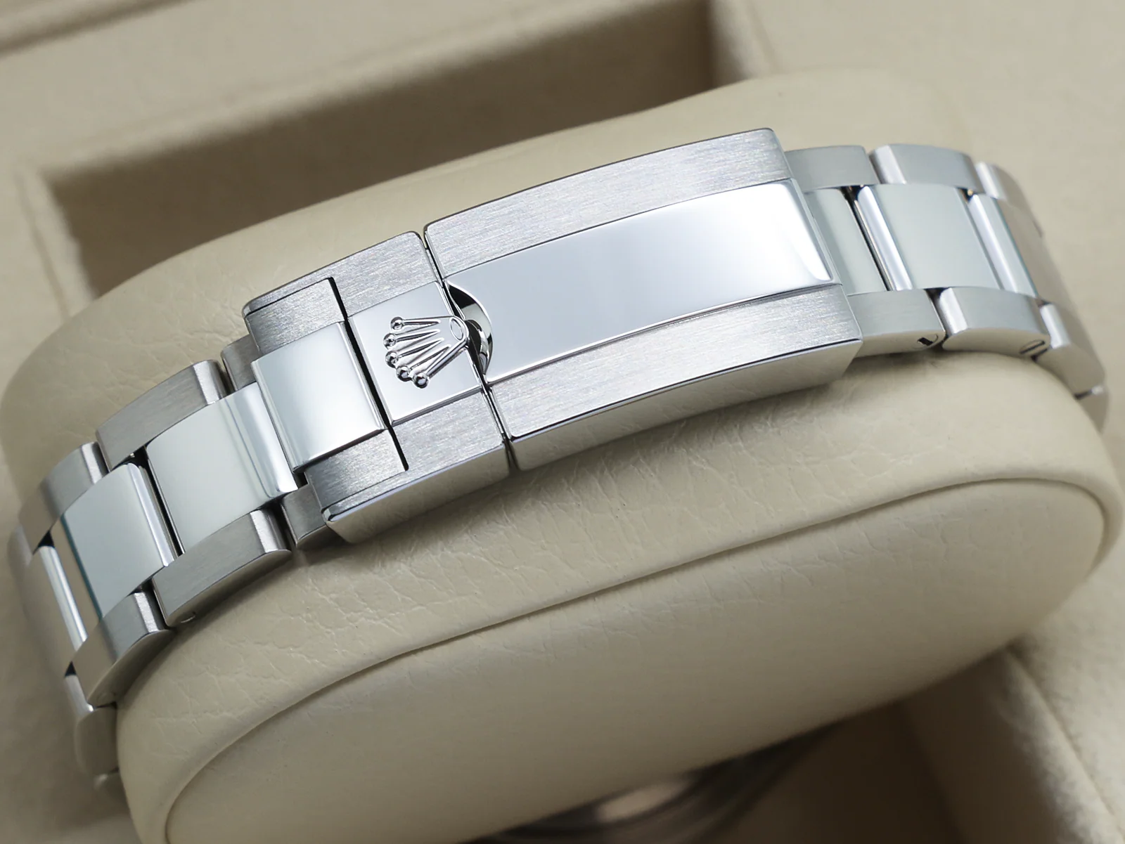 GENTS ROLEX YACHT-MASTER 40 126622 STAINLESS STEEL RHODIUM DIAL WARRANTY 2025 UK B&P - Image 8