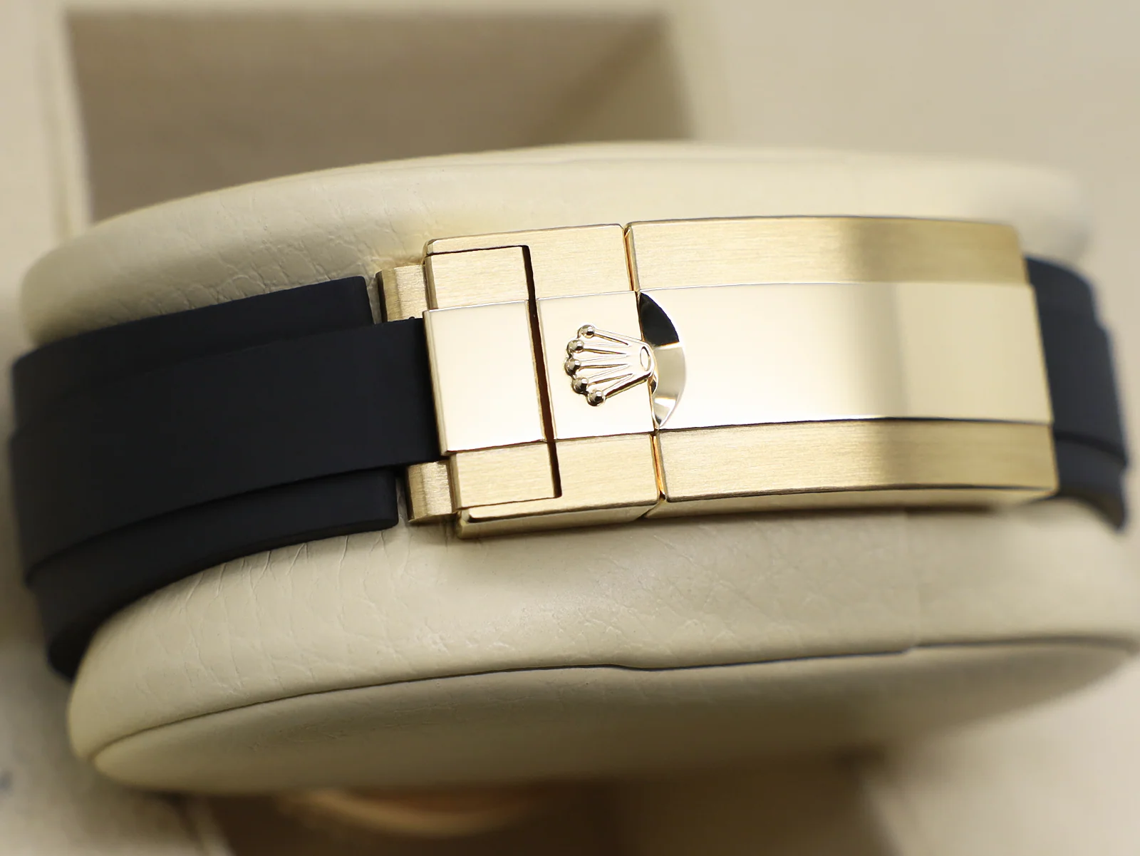 GENTS ROLEX YACHT-MASTER 42mm 226658 18ct YELLOW GOLD OYSTERFLEX STICKERS WARRANTY 2024 UK B&P - Image 8